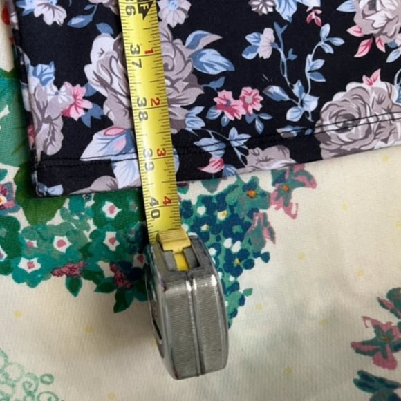 NWT Toms Bodycon Dress Pinks Blues Greys on Black Elegant Floral Size M - Picture 2 of 11